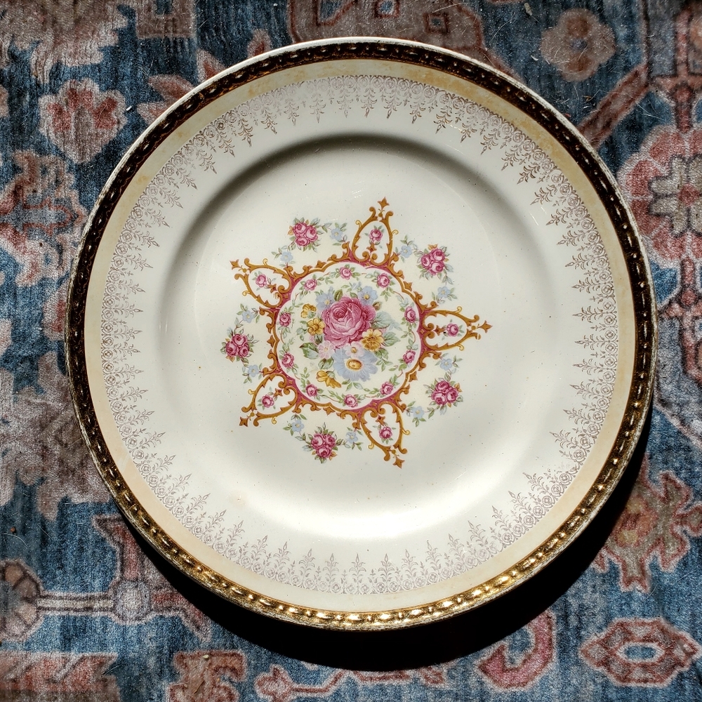 Vogue Dinnerware By‎ Homer Laughlin Georgian Eggshell 10"inch Plate 22K Trim